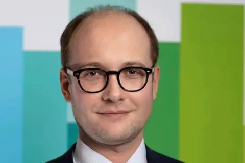 Euronext巴黎CEO交接：Anthony Attia卸任，Delphine d’Amarzit接棒