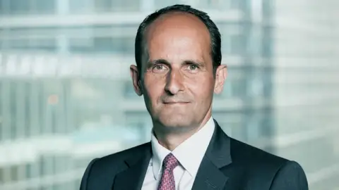 汇丰调整高管层：Colin Bell出任欧洲及HSBC Bank plc CEO