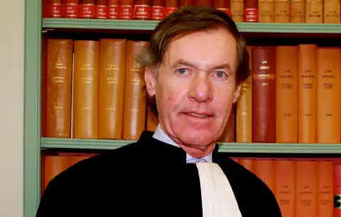 iShares任命Liam McKechnie为非执行董事