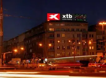 XTB.com 第四季度营收下降7%至4600万美元,利润下降32%至1700万美元