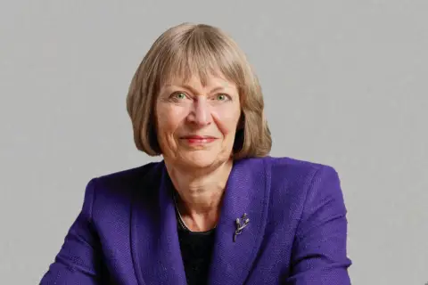 Virgin Money UK 任命 Sara Weller CBE 为非执行董事