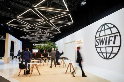StoneX 加入 SWIFT 平台合作伙伴计划,客户可直连 API 获取跨境支付实时数据
