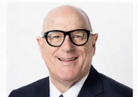 CMC Markets 向 CEO Peter Cruddas 授予 13.8 万股股票