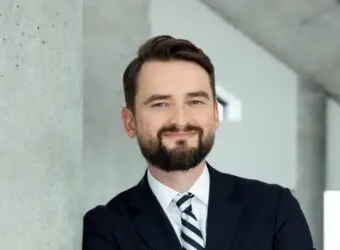 XTB资深高管Jakub Kubacki因个人重要原因辞职！16年法律与董事会核心成员将于2026年6月30日离任，公司Q4营收创纪录1.73亿美元