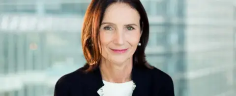 HSBC英国银行主席交接：Dame Clara Furse将于2026上半年卸任，Dame Carolyn Fairbairn接任非执行主席，将强化英国业务增长战略执行