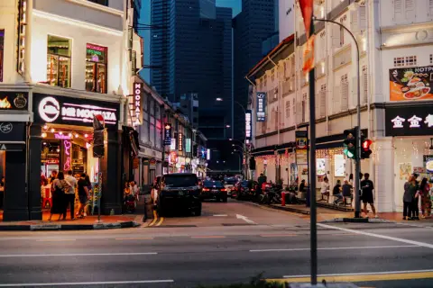 Moomoo新加坡在武吉士开设新门店，推出Moo Academy并携手SIAS