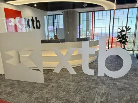 XTB 2026年Q2营收环比下降9%至2.61亿美元,仍为历史次高