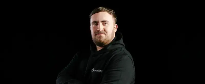 Tradeify宣布与世界排名第一飞镖冠军Luke Littler签署全球品牌大使合作，推出“冠军心态”计划