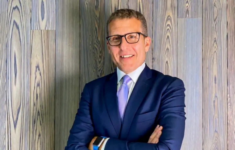 Jason Paltrowitz 创立 Crossbridge Advisors LLC，专注美国市场准入咨询