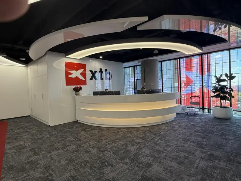 XTB遭KNF维持540万美元罚款 股价跌5% 同日入选STOXX Europe 600指数