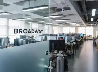 彭博完成对Broadway Technology的收购